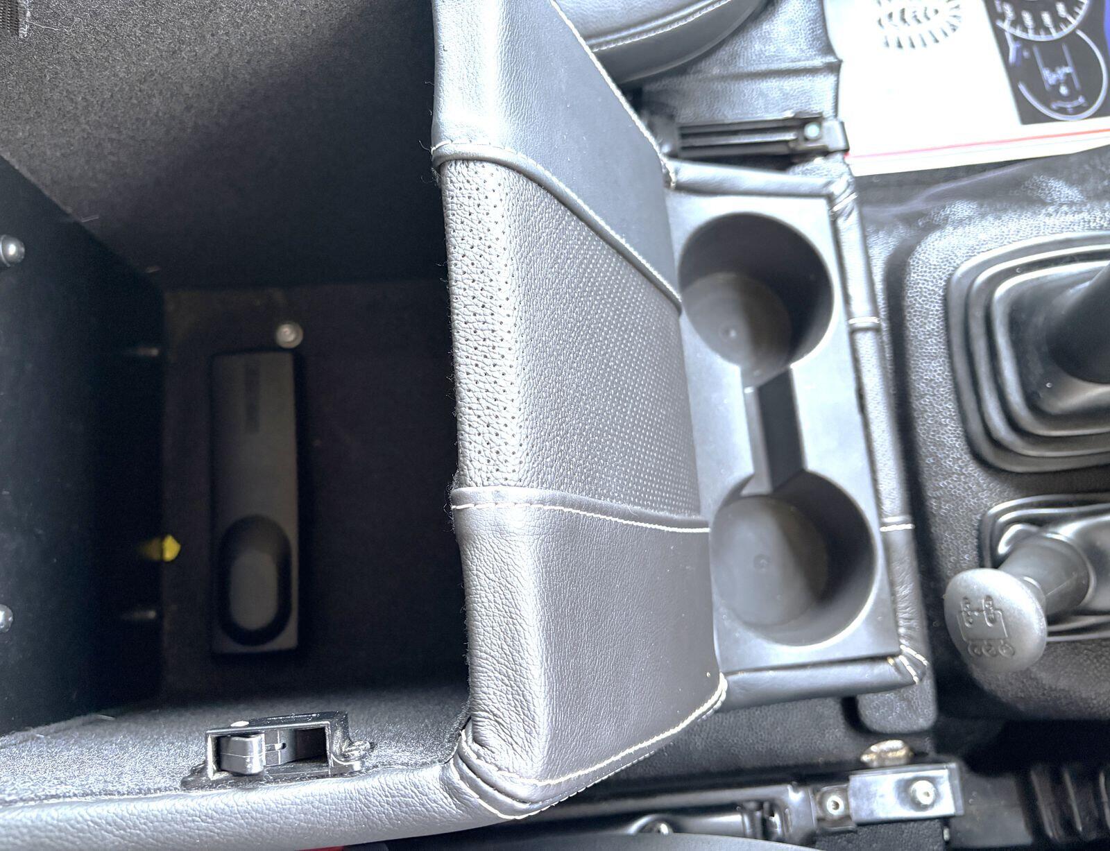 Land Rover Defender view 36