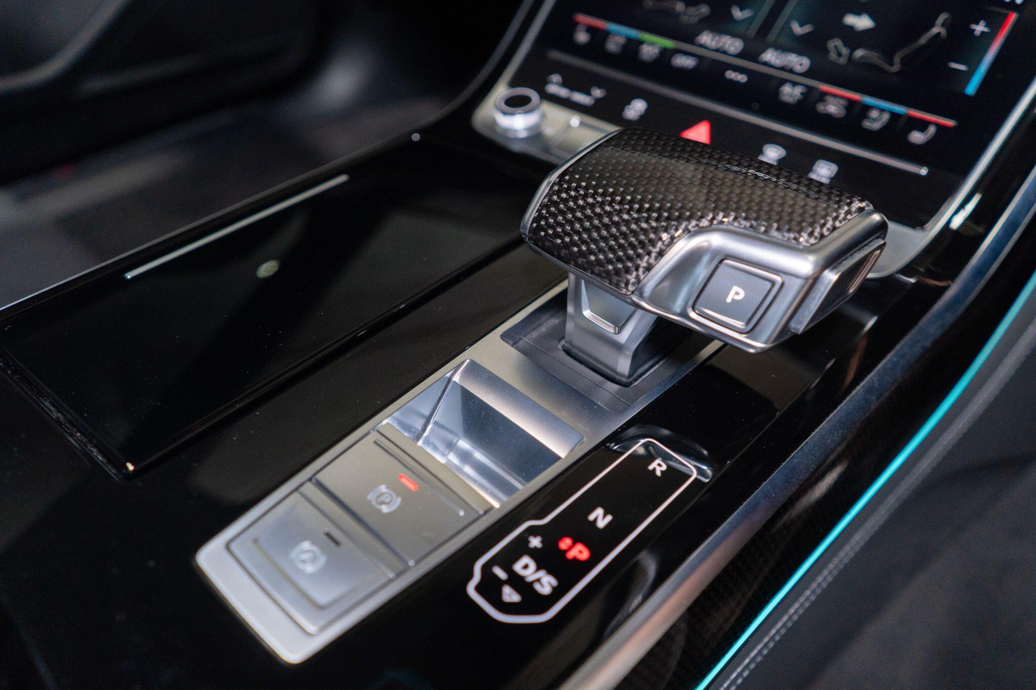 Audi S8 view 32