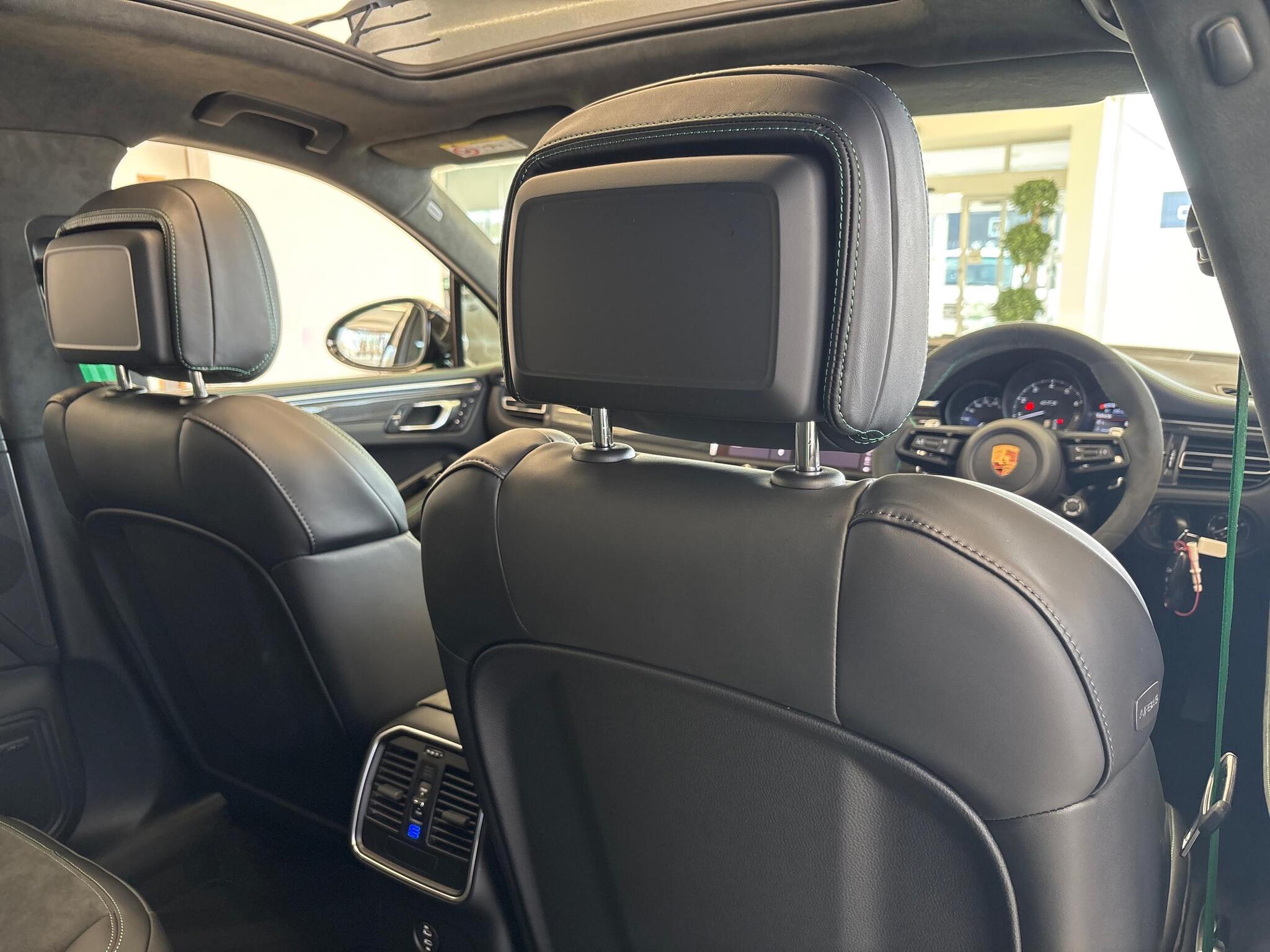 Porsche Macan view 49