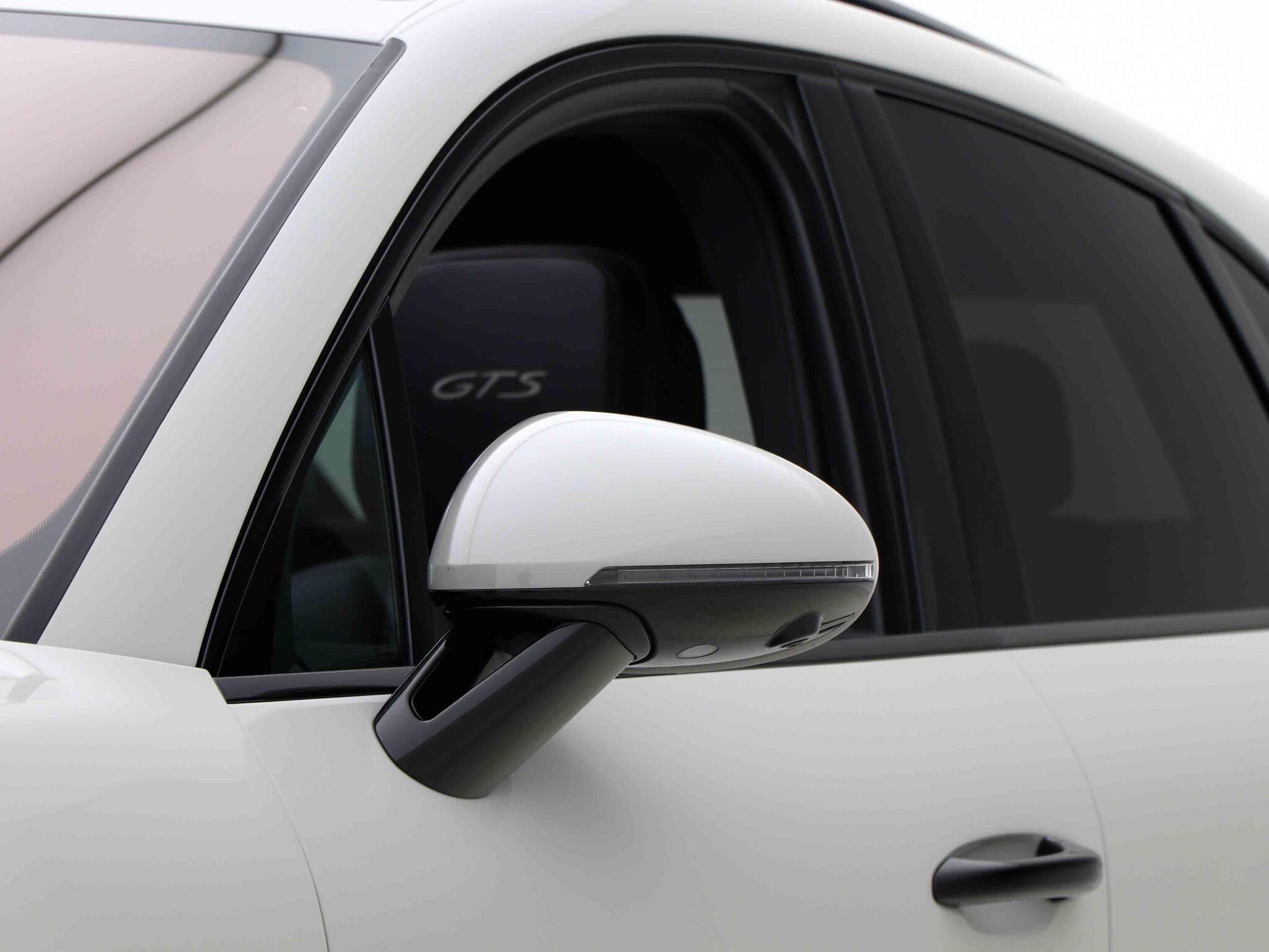 Porsche Macan view 22