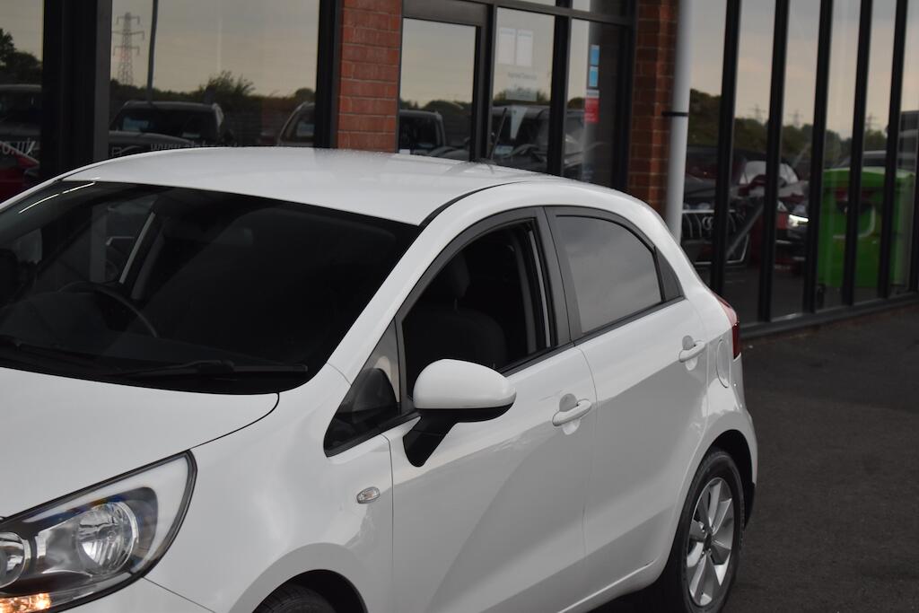 Kia Rio view 23