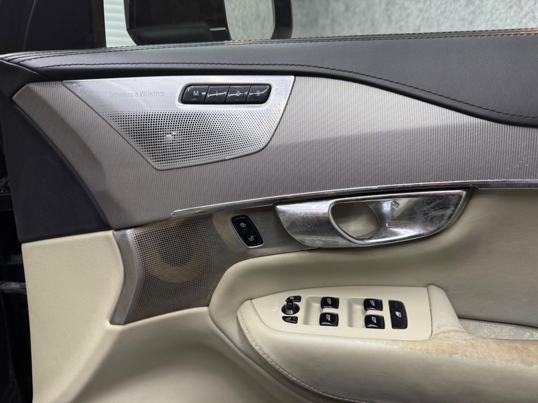Volvo XC90 view 25