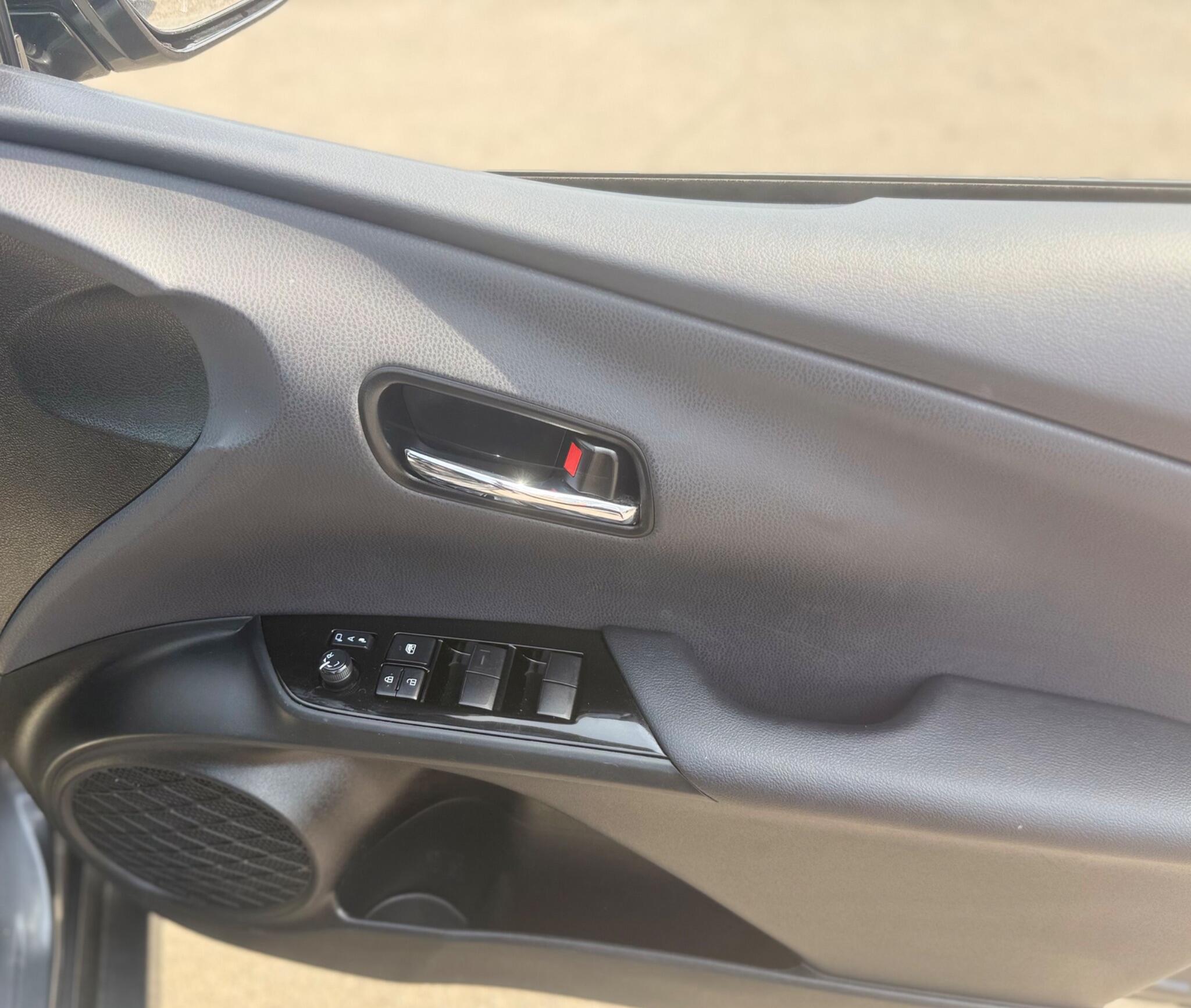 Toyota Prius view 29
