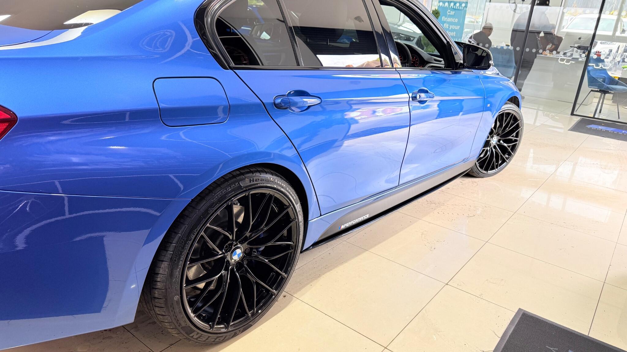 BMW 3 Series view 24