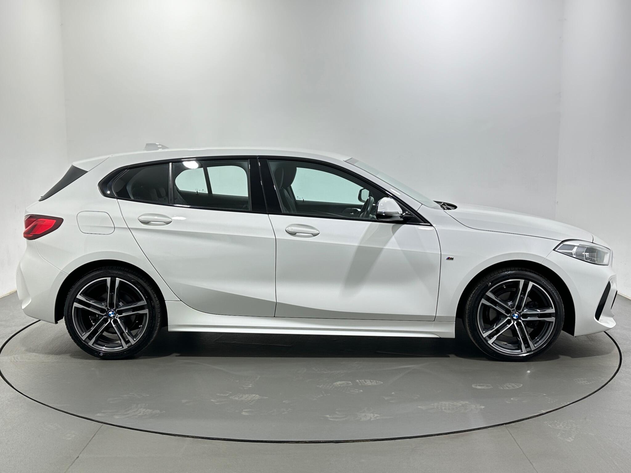 BMW 1 Series view 8