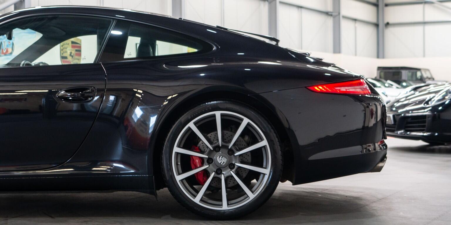 Porsche 911 view 8