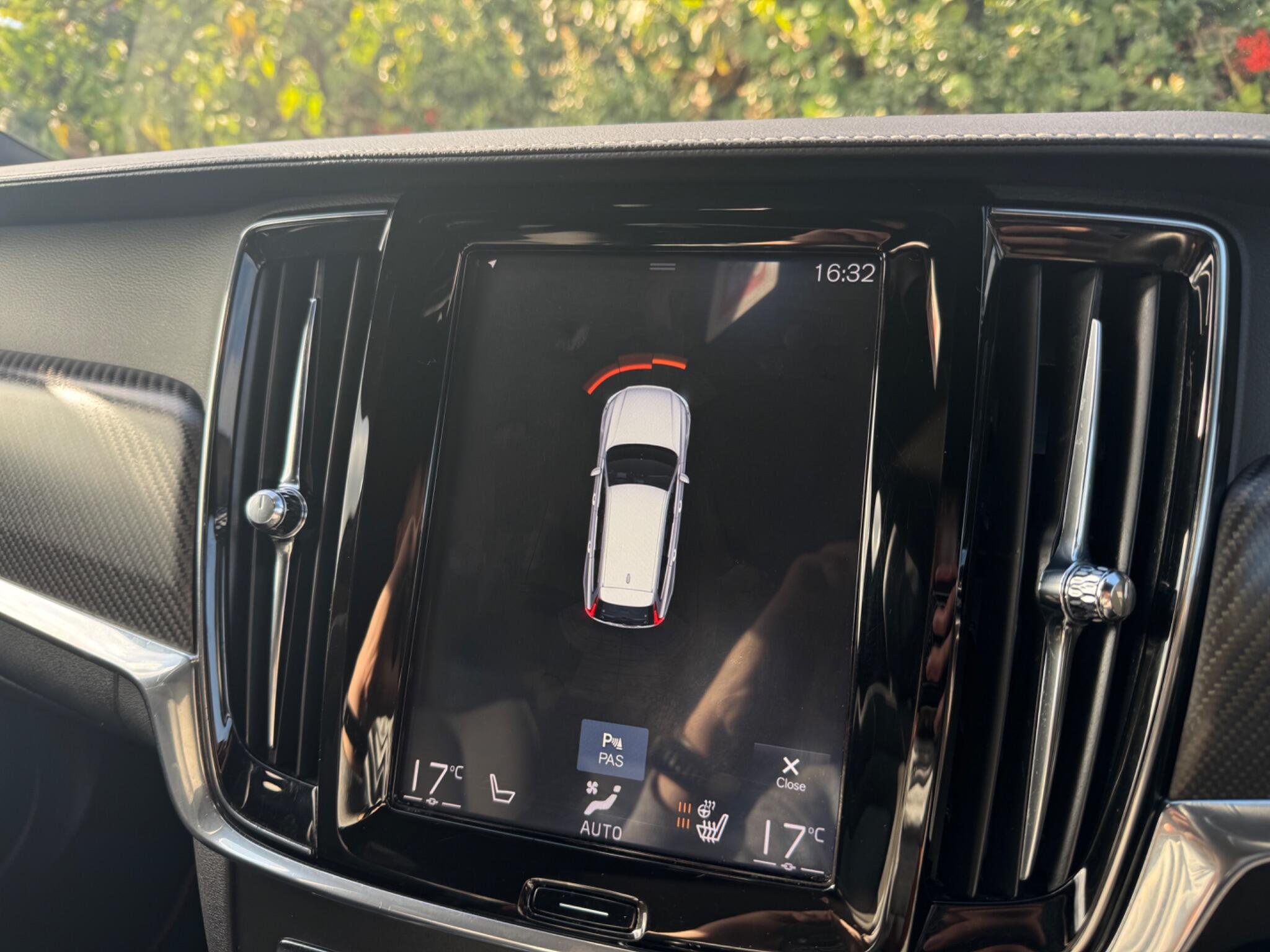 Volvo V90 Cross Country view 39