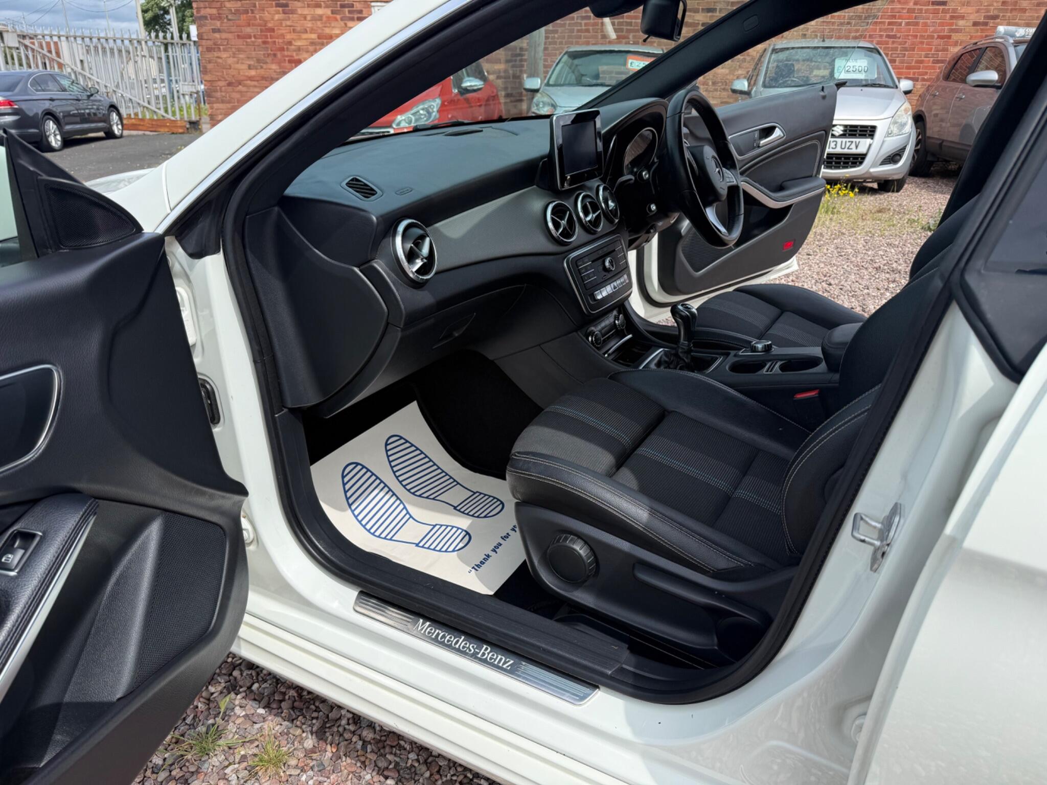 Mercedes-Benz Cla view 24