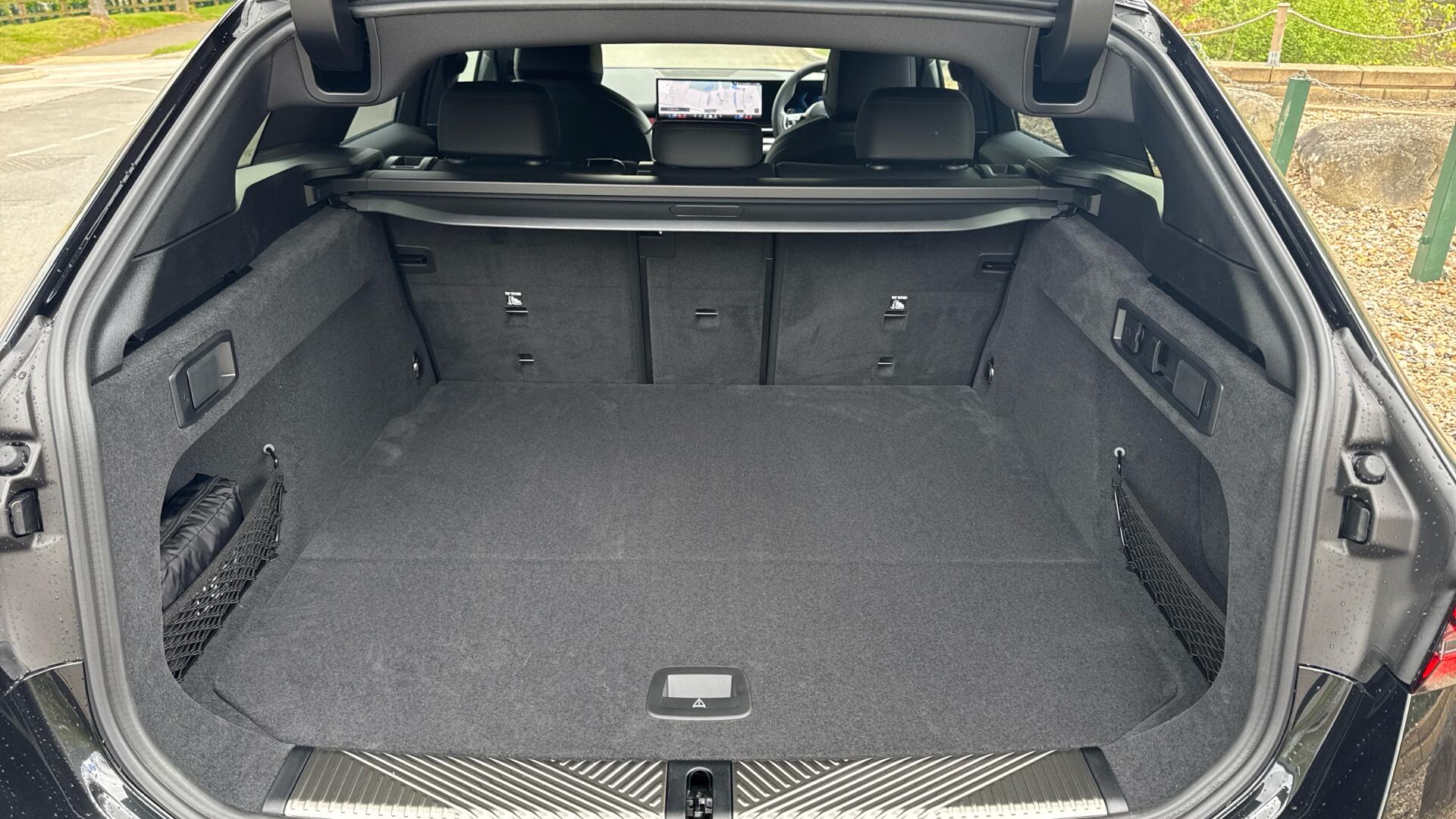 BMW 5 Series view 13