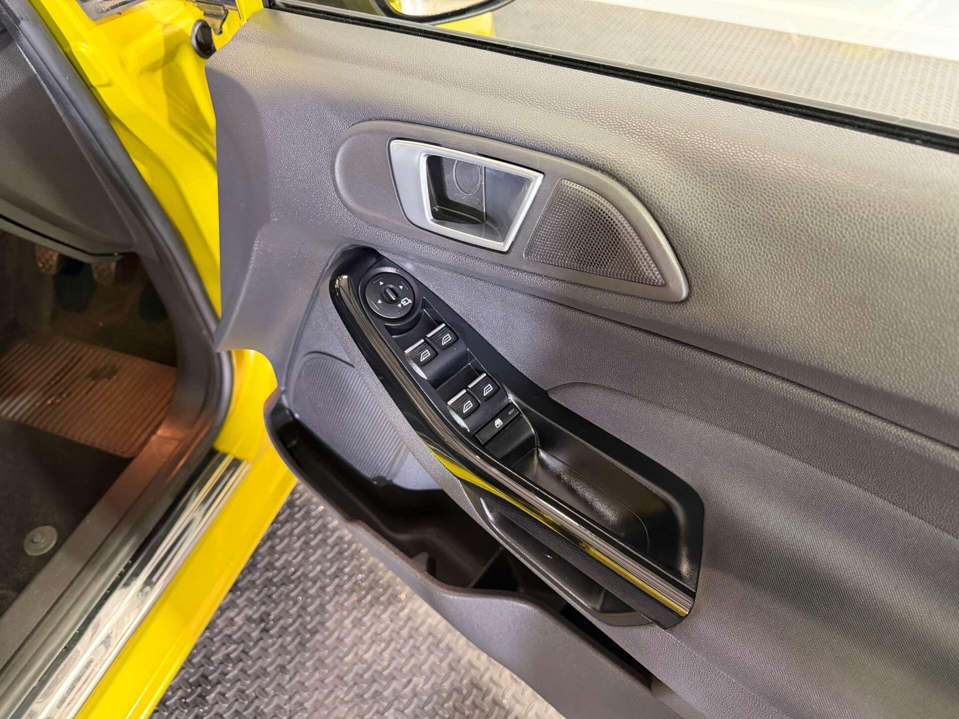 Ford Fiesta view 23