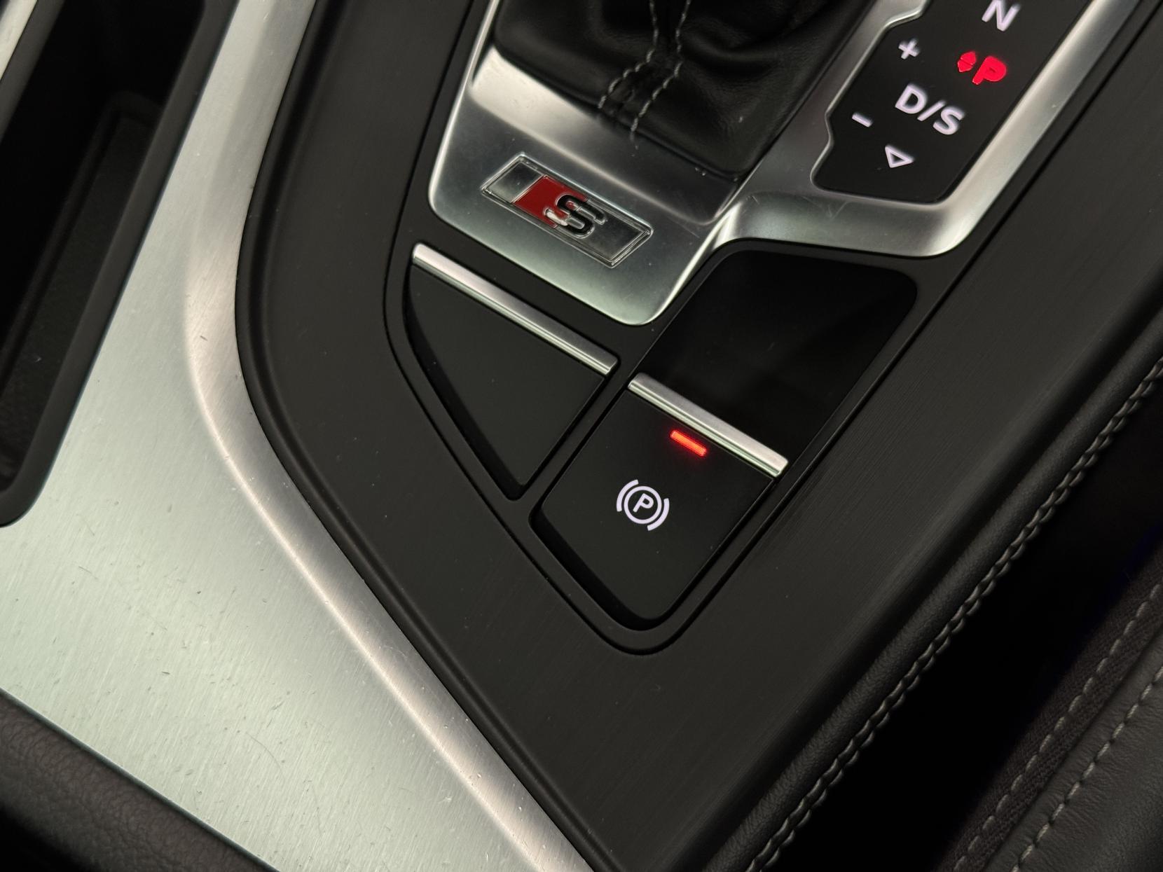 Audi S4 Avant view 38