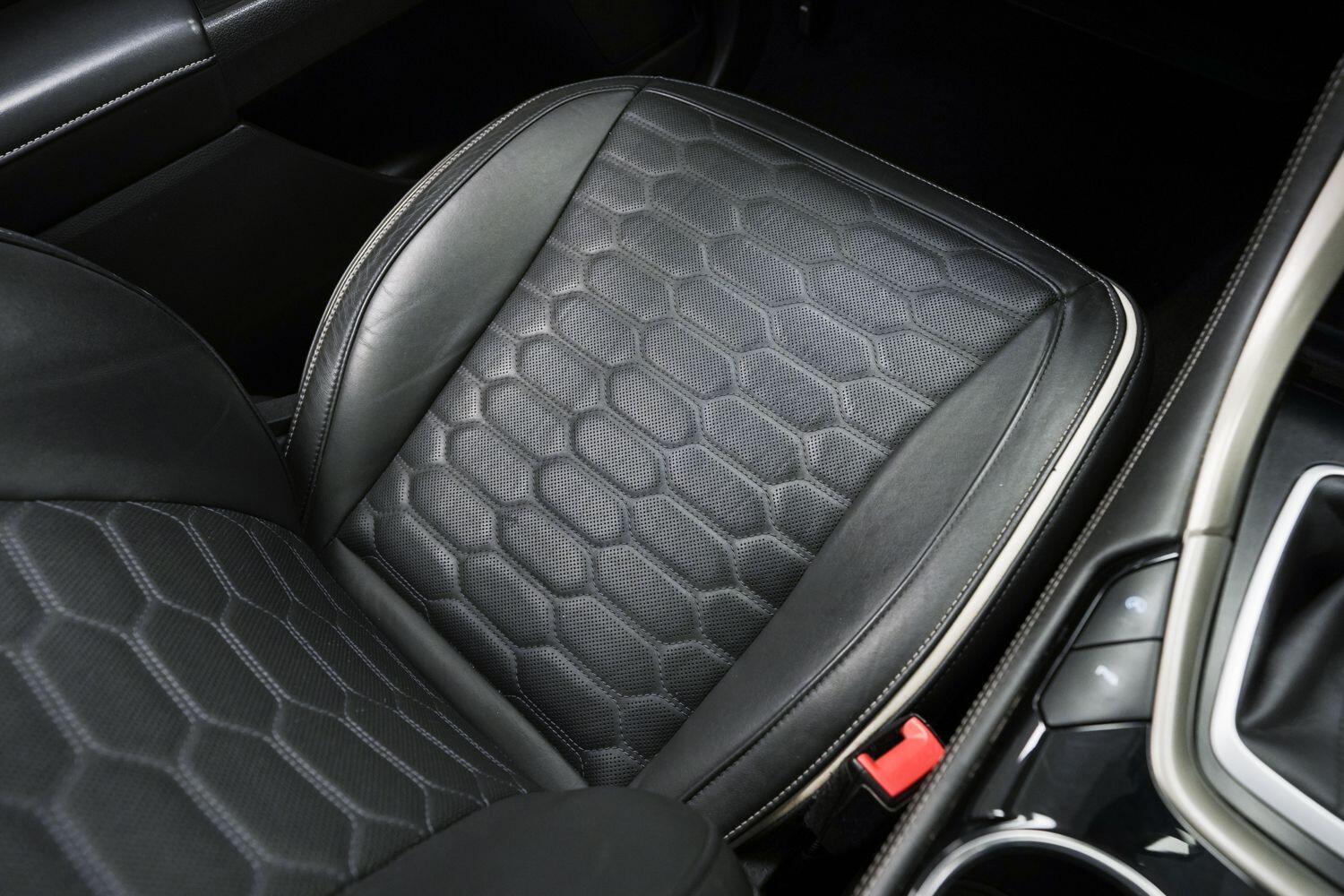 Ford Mondeo view 19