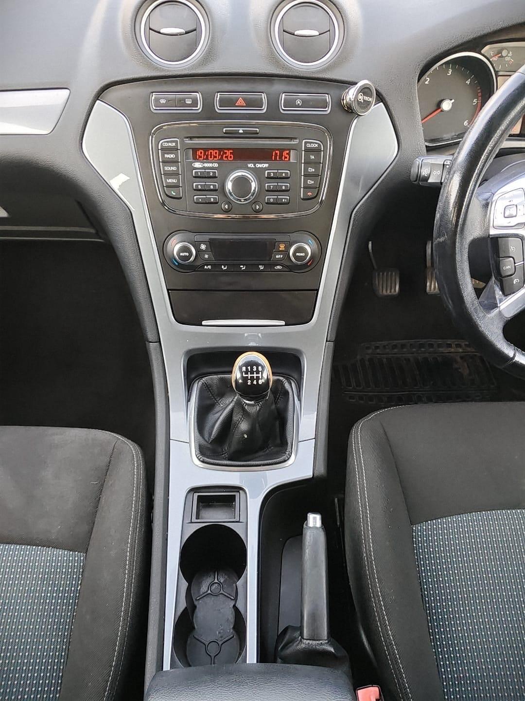 Ford Mondeo view 17