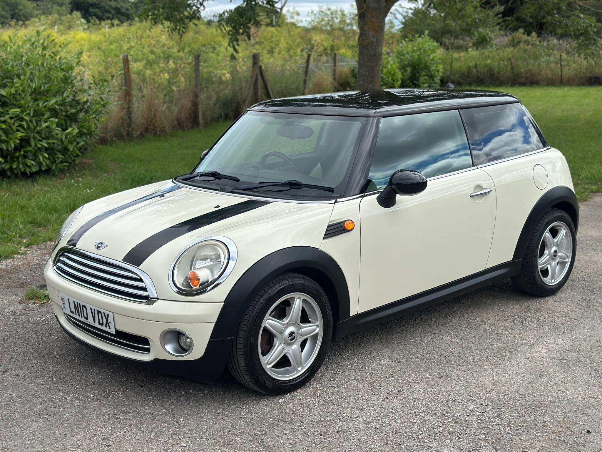 Mini Hatch view 11