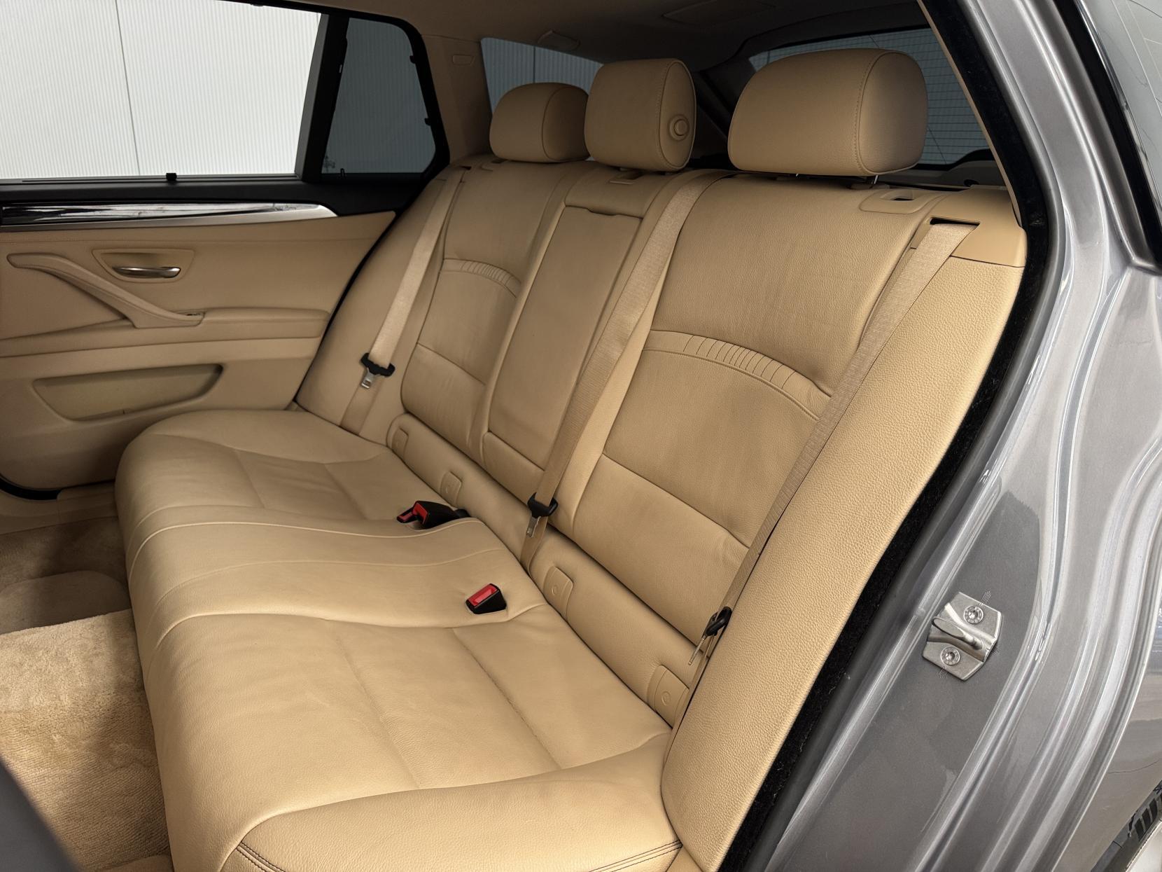 BMW 5 Series view 48
