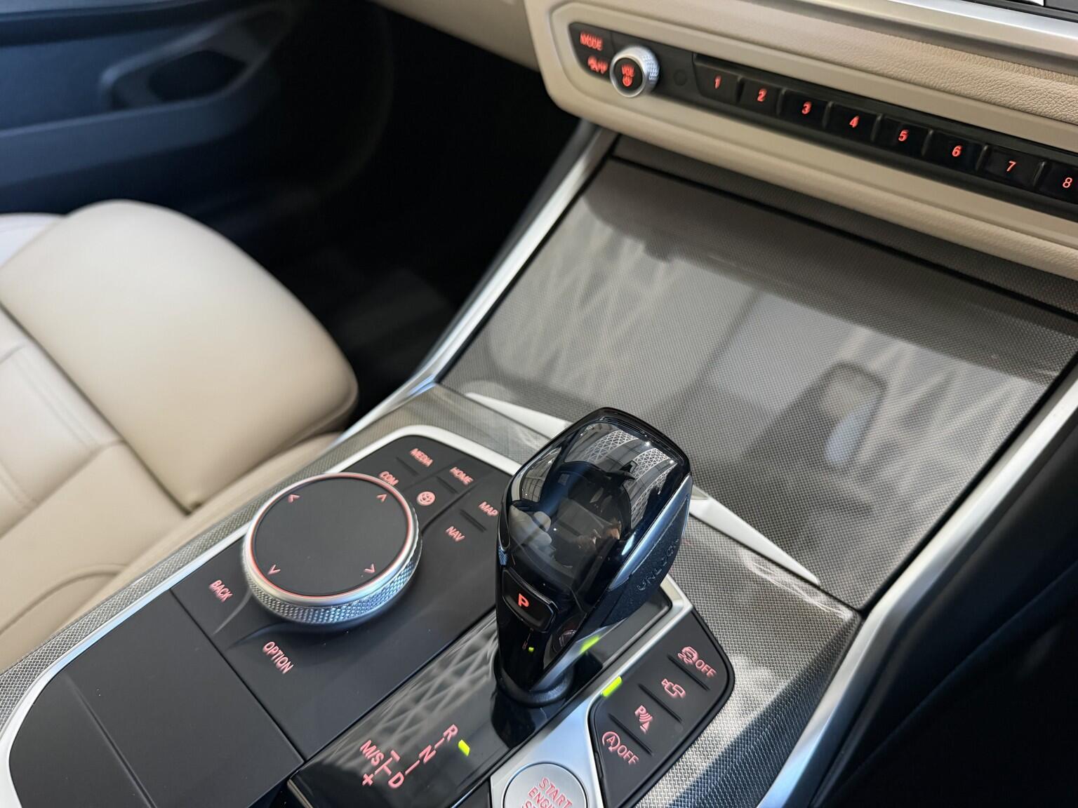 BMW 3 Series view 44