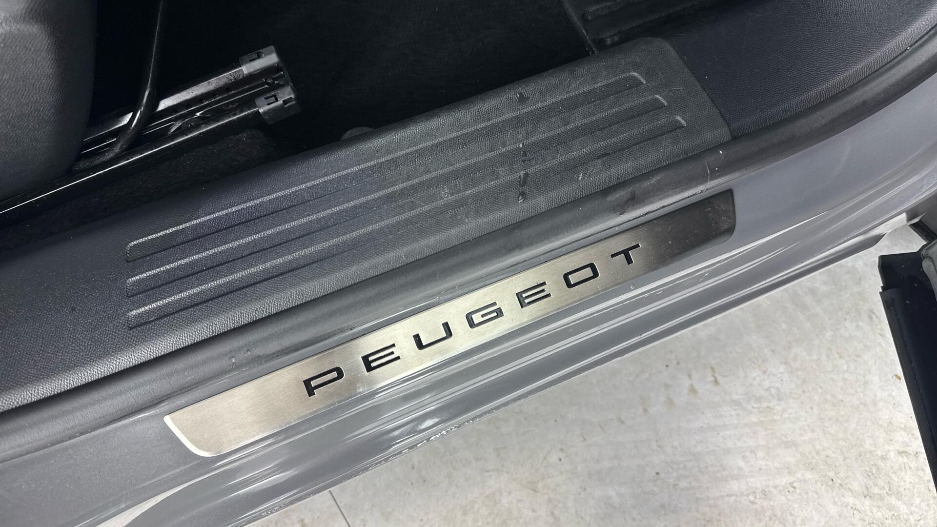 Peugeot 2008 view 17