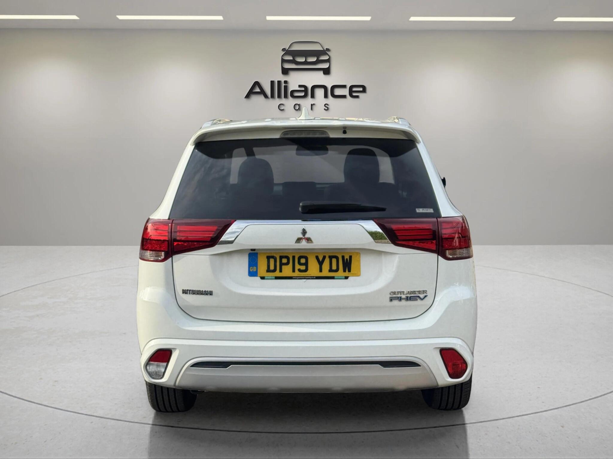 Mitsubishi Outlander view 10