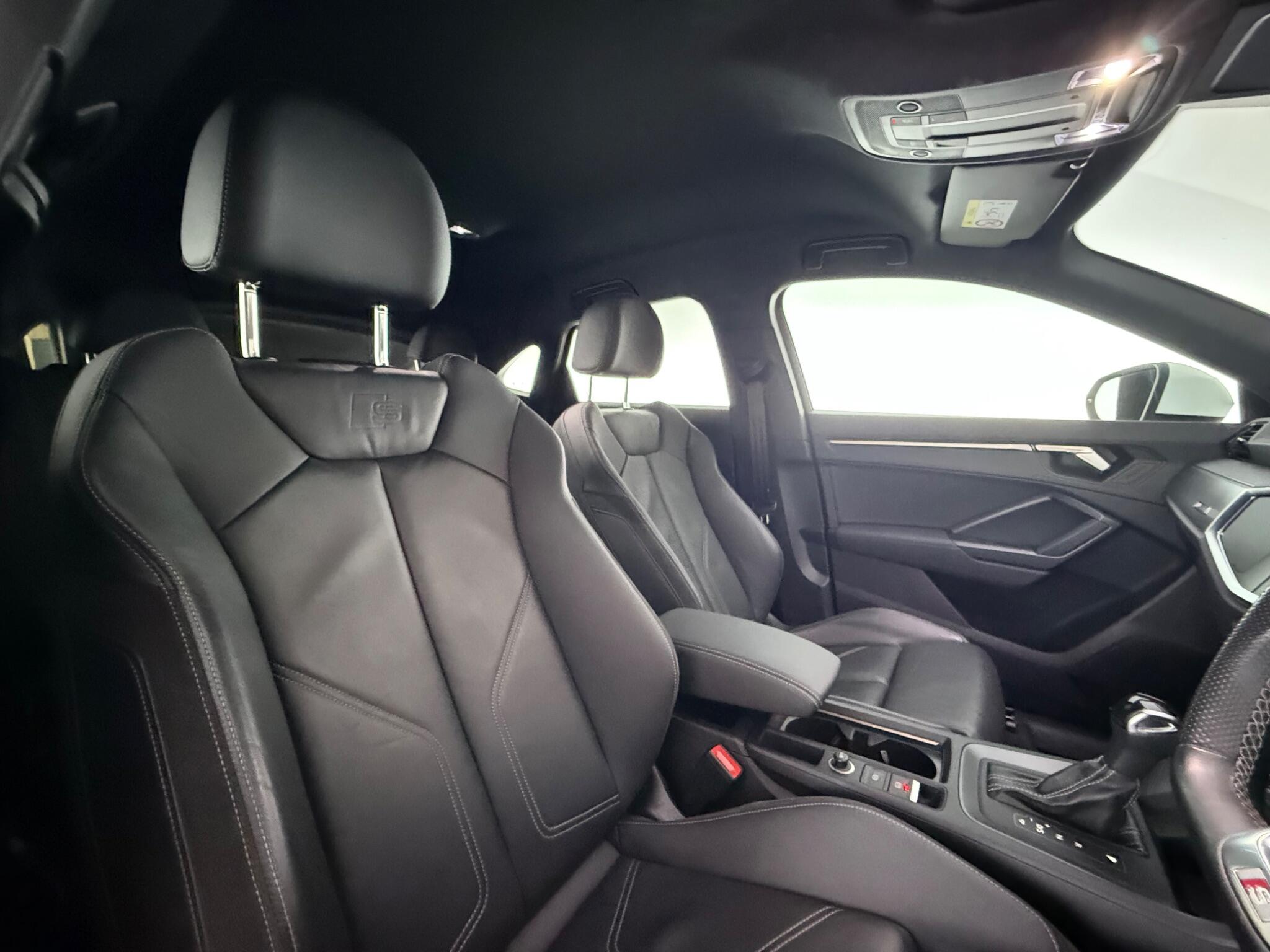 Audi Q3 view 32
