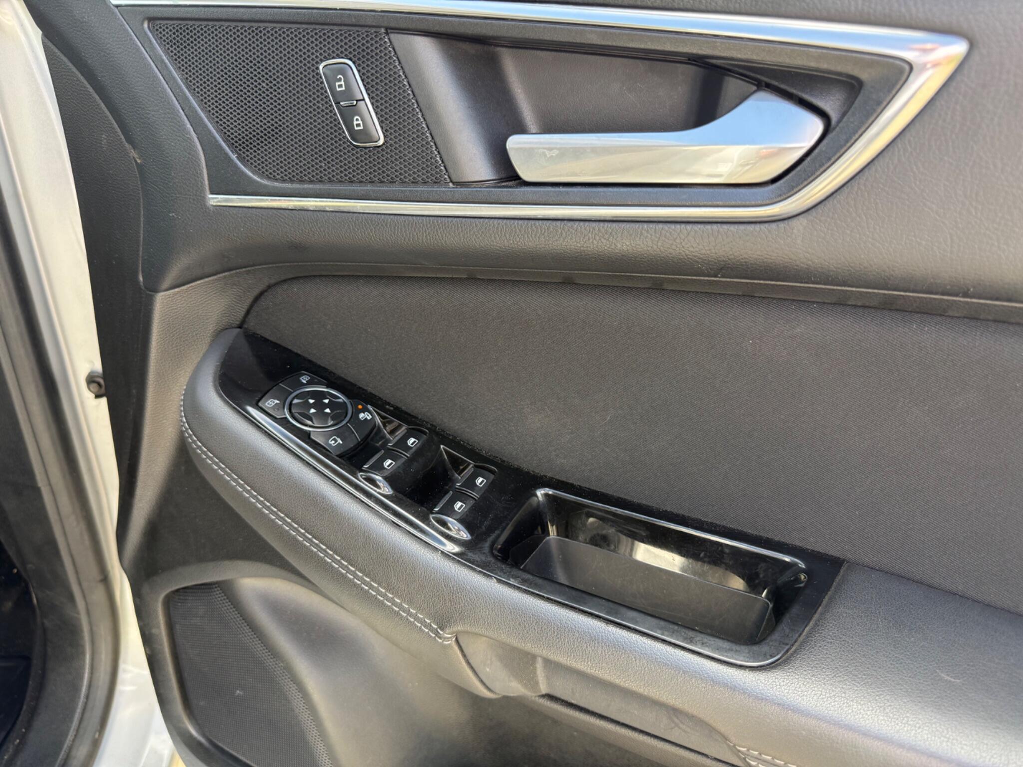 Ford S-Max 2.0 TDCi Titanium Euro 6 (s/s) 5dr — photo 37 of 102