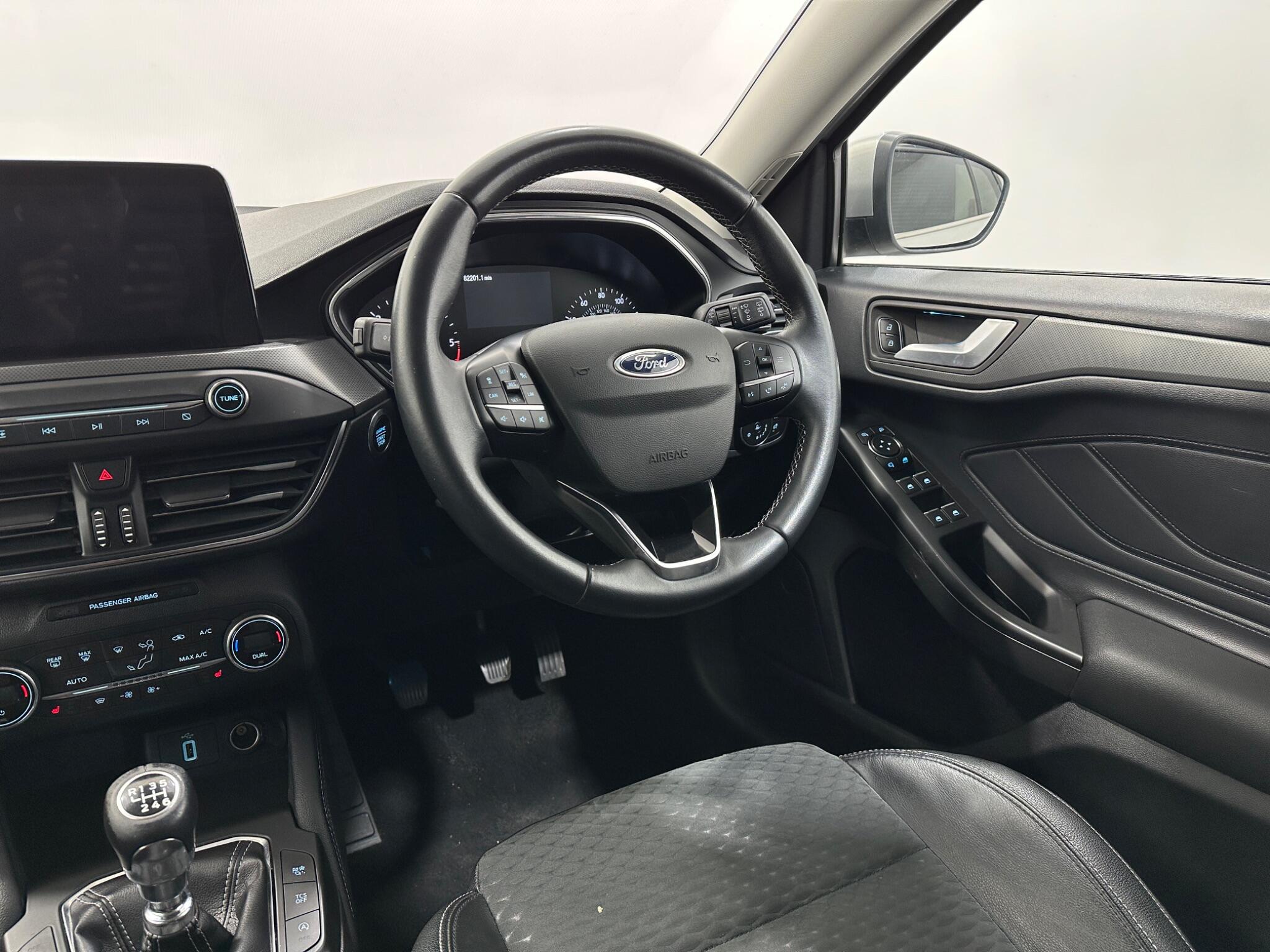 Ford Focus view 12