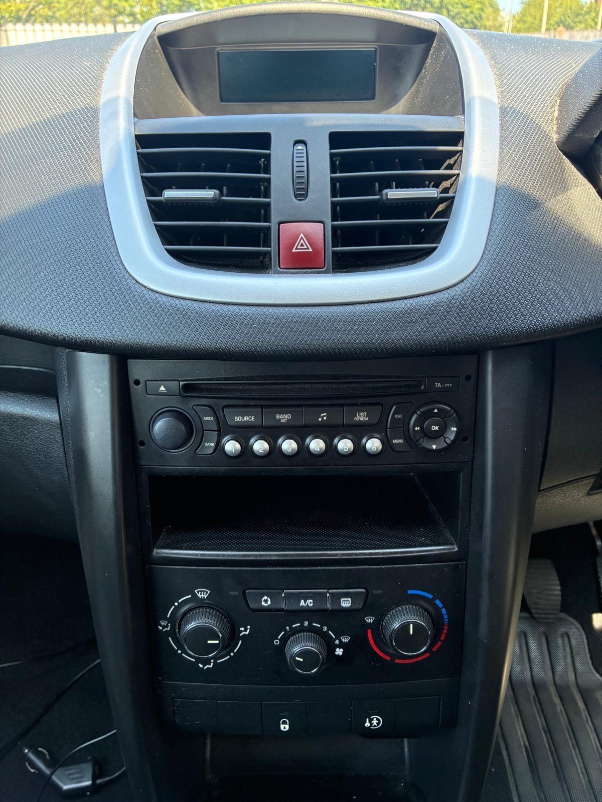 Peugeot 207 view 21
