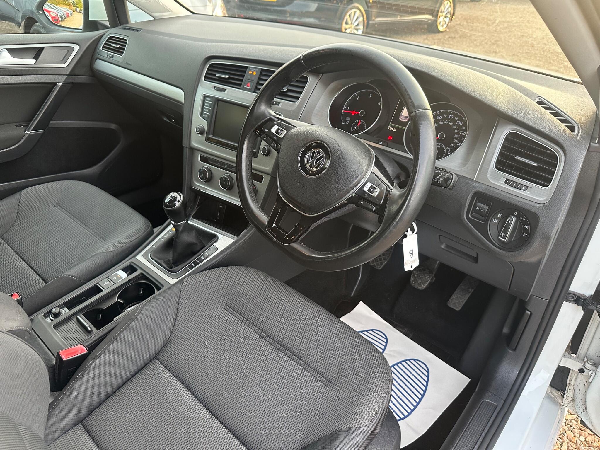 Volkswagen Golf view 21