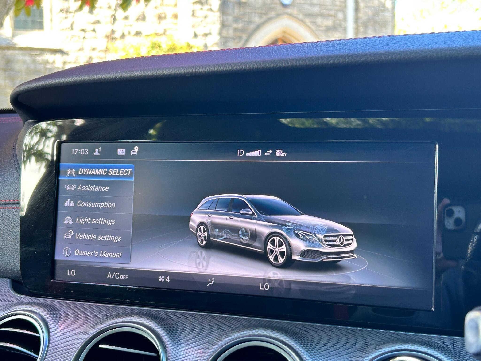 Mercedes-Benz E-Class view 27
