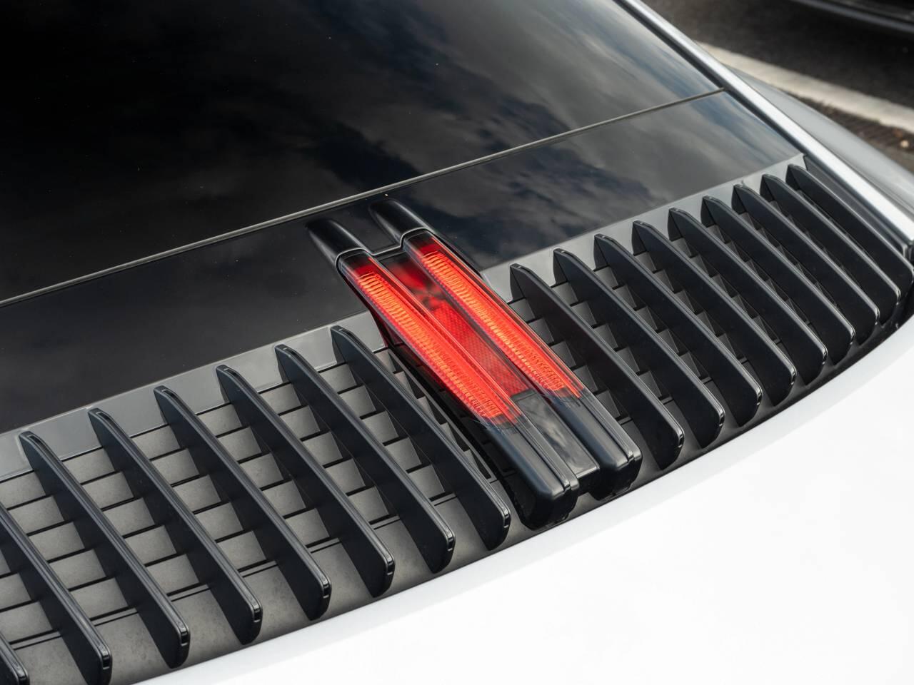 Porsche 911 view 11