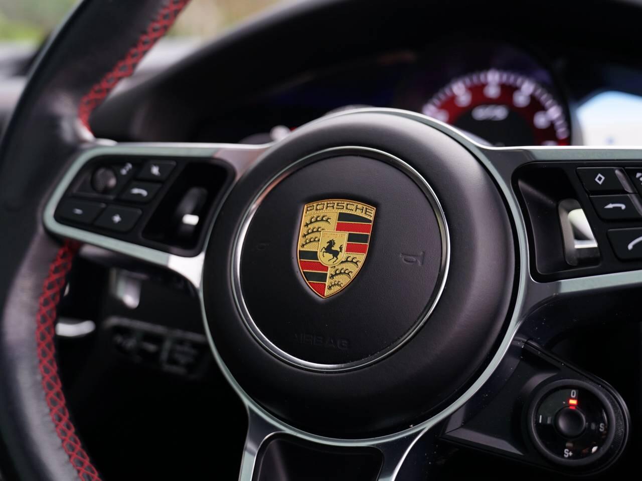 Porsche Cayenne view 30