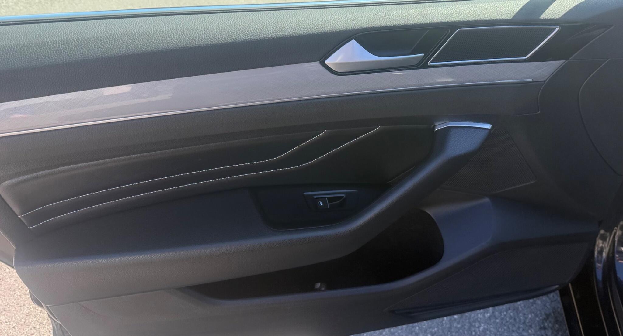 Volkswagen Passat view 20