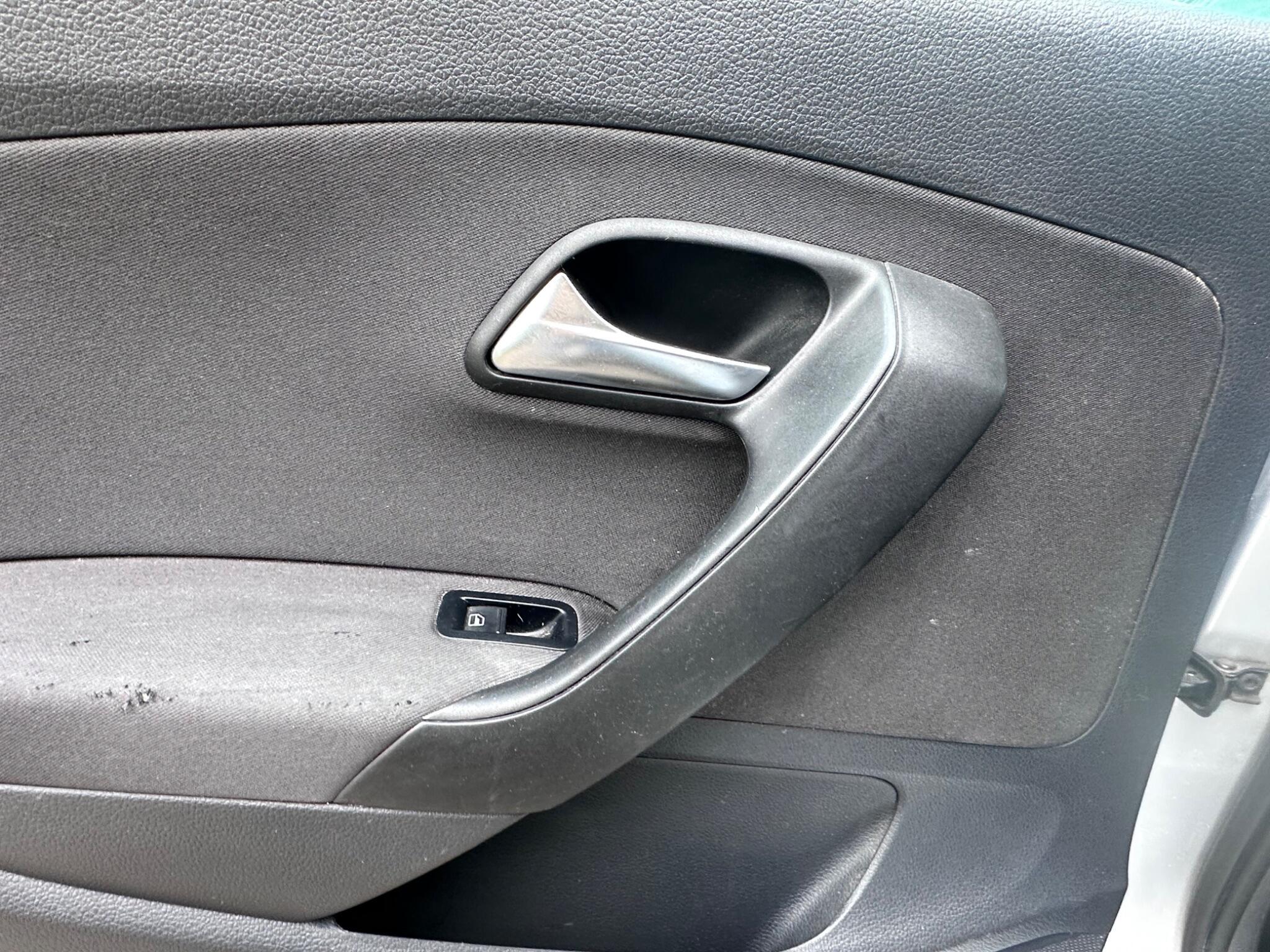 2011 Volkswagen Polo image 34
