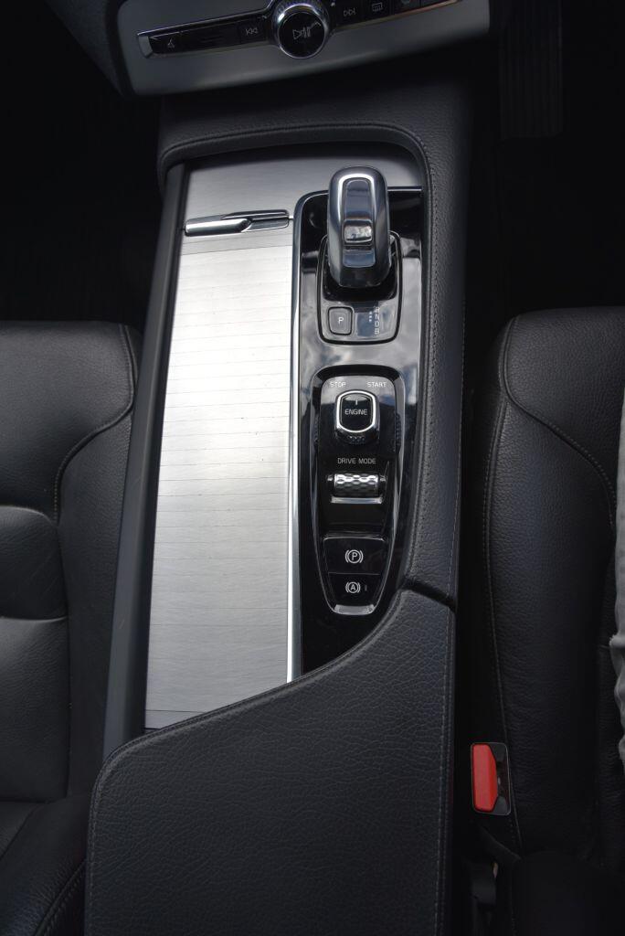 Volvo XC90 view 40