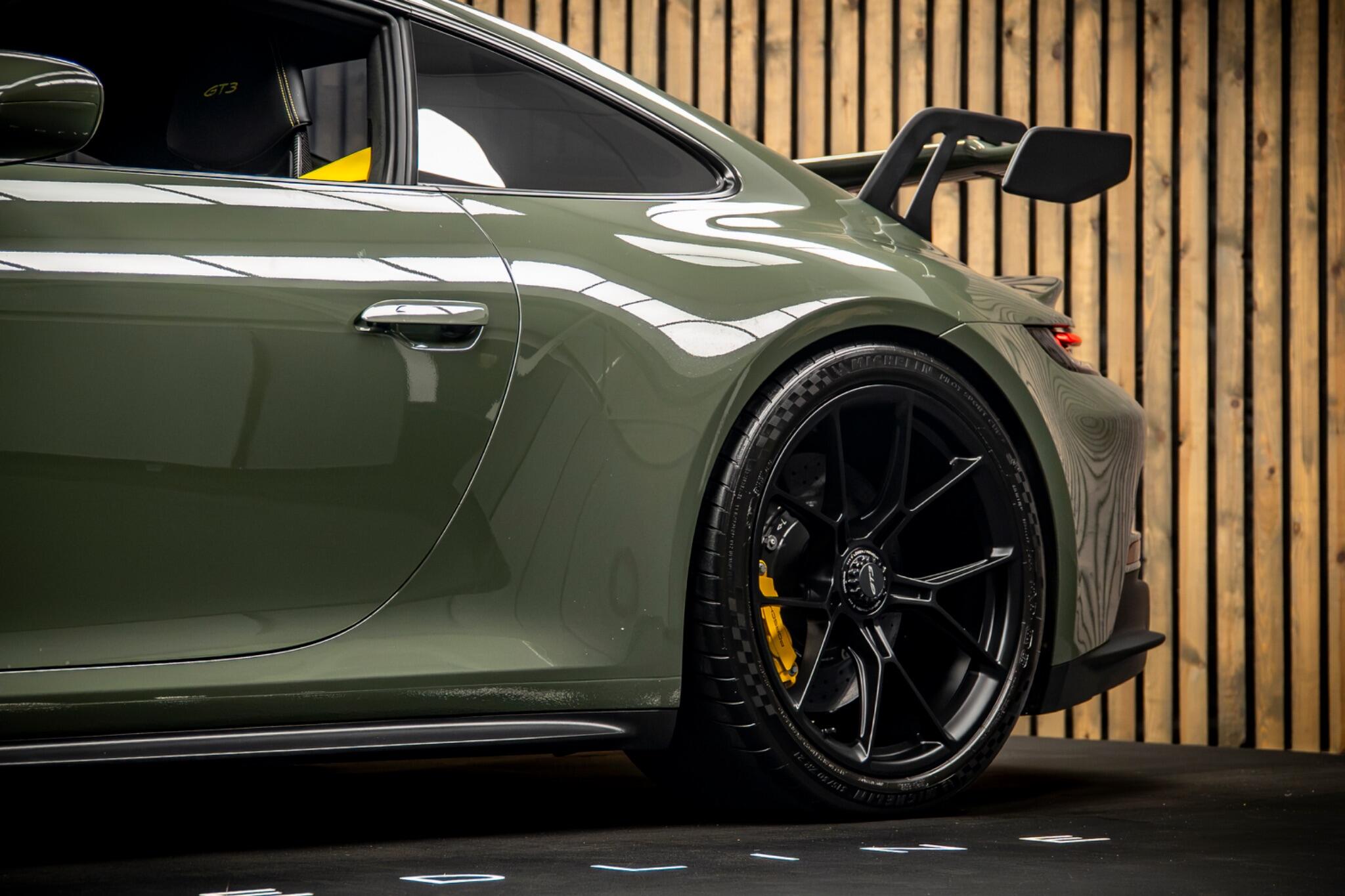 Porsche 911 view 16