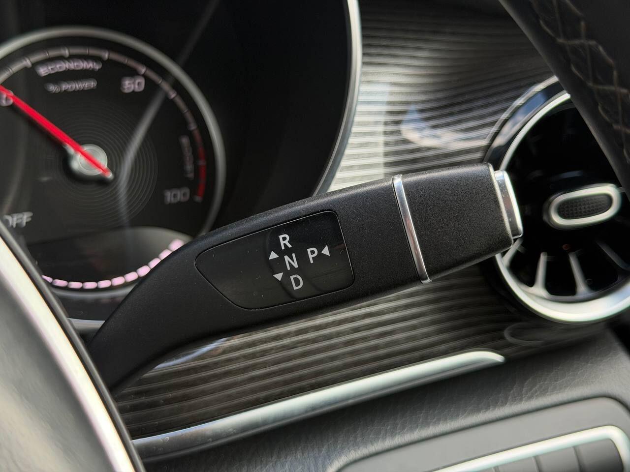 Mercedes-Benz Eqv view 37