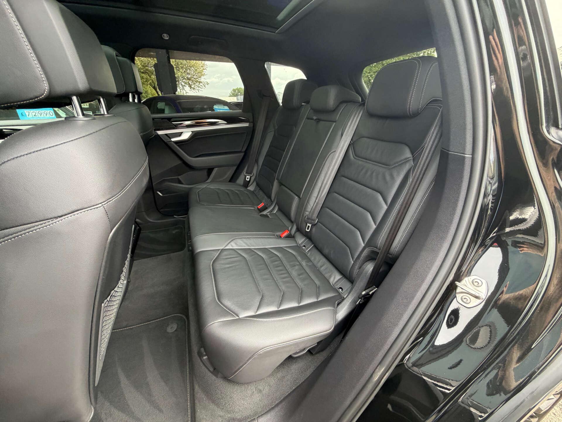 Volkswagen Touareg view 17