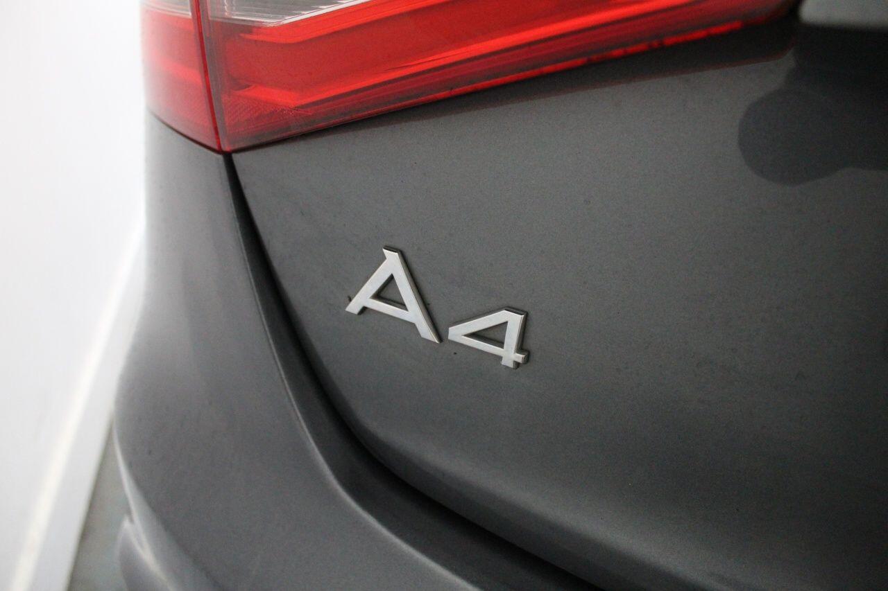 Audi A4 view 16