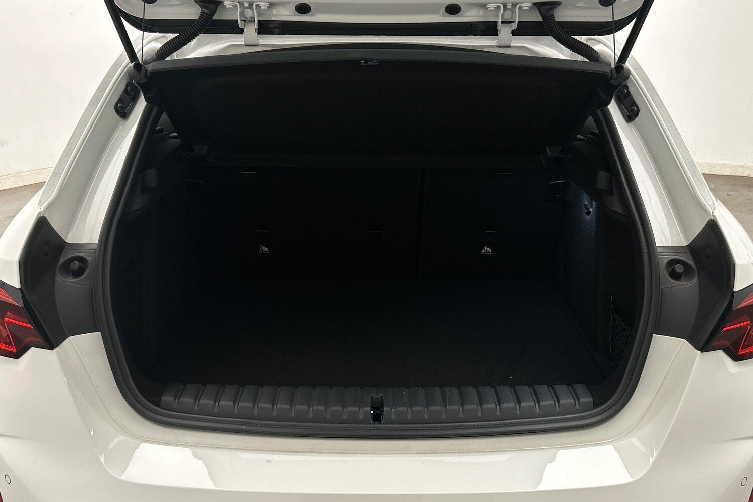 BMW 1 Series view 14