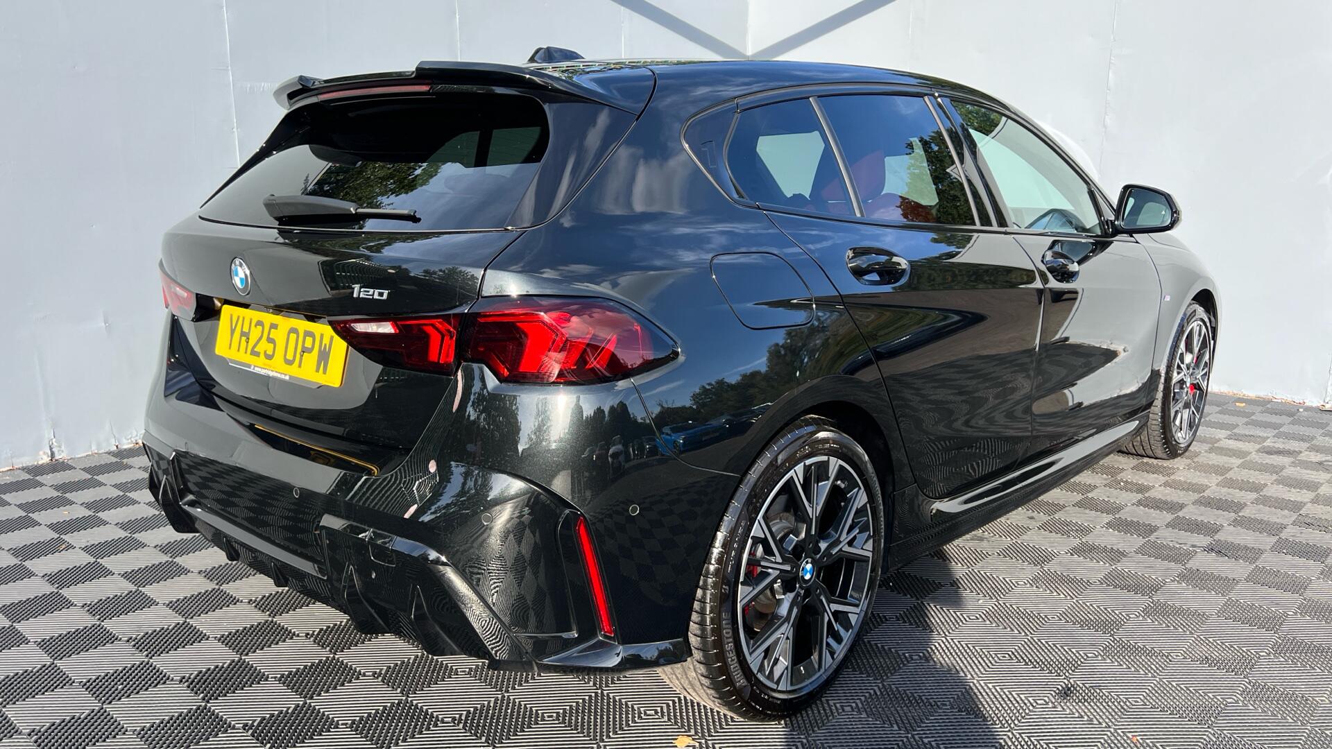 BMW 1 Series view 27