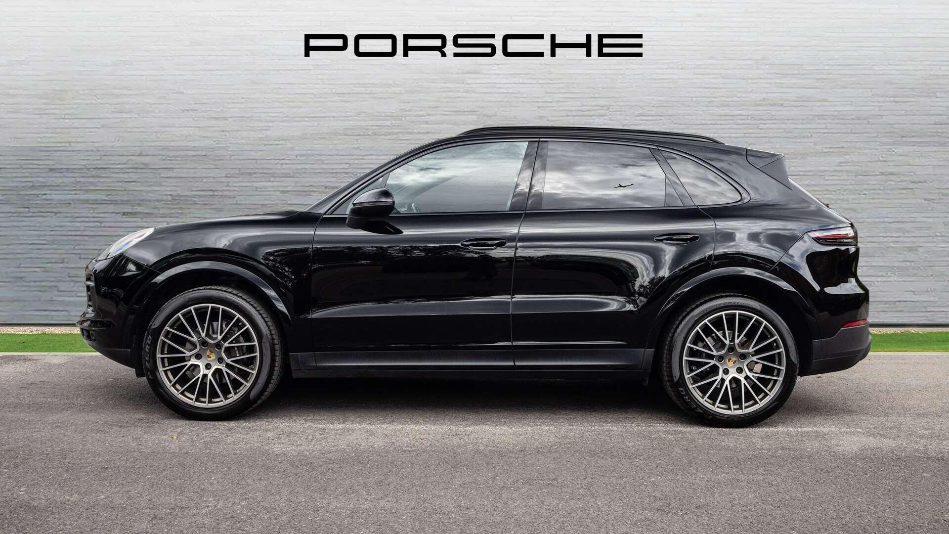 Porsche Cayenne view 8