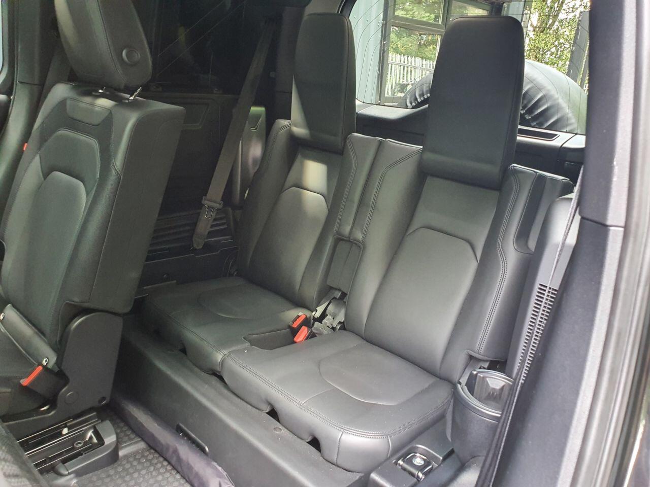 Land Rover Defender 110 view 34