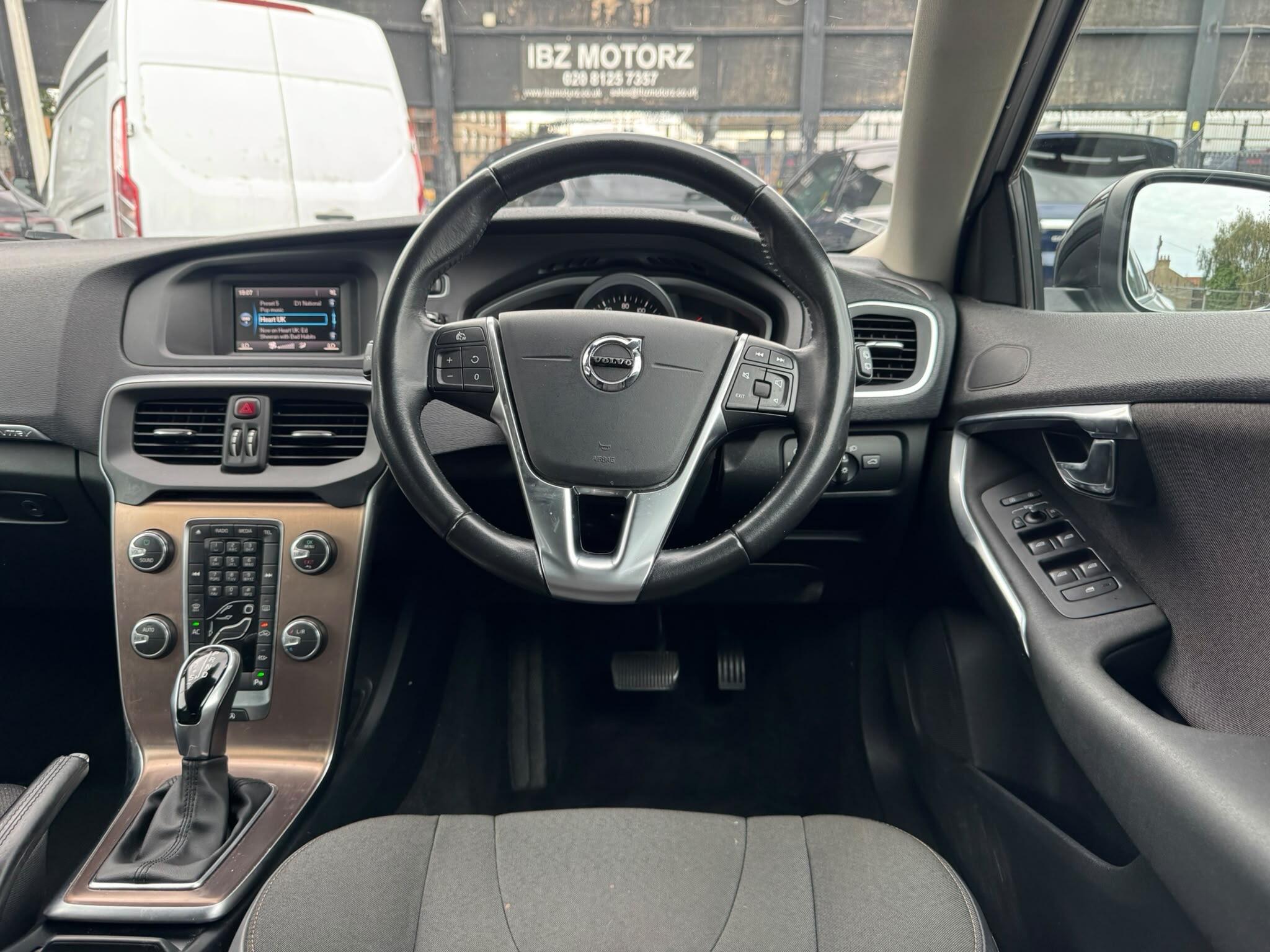 Volvo V40 Cross Country view 54