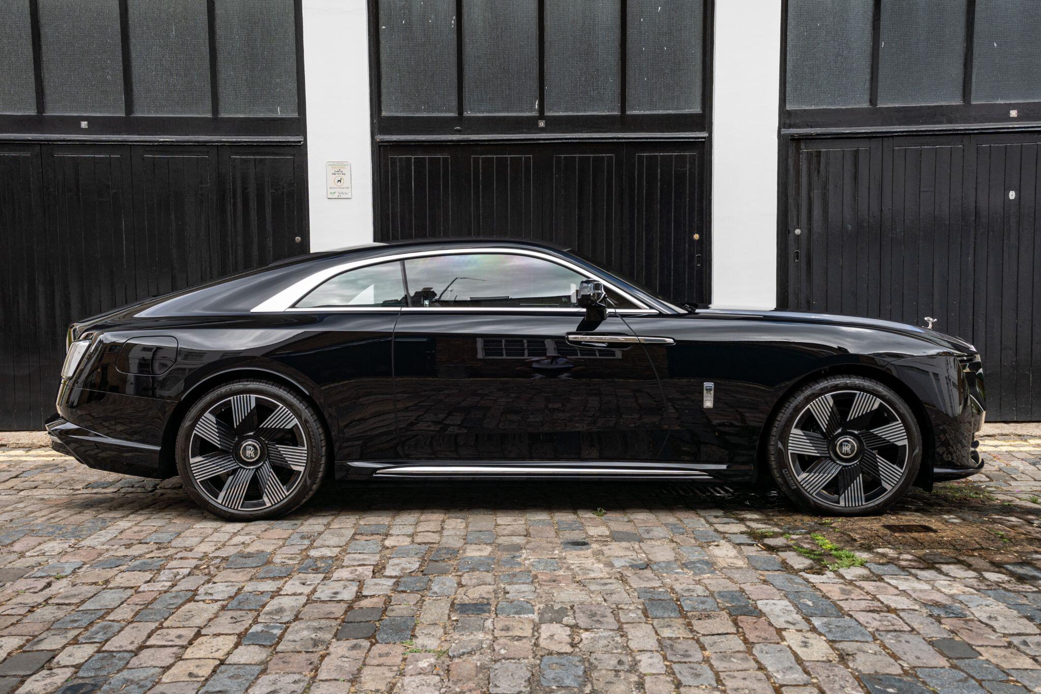 Rolls-Royce Spectre view 22