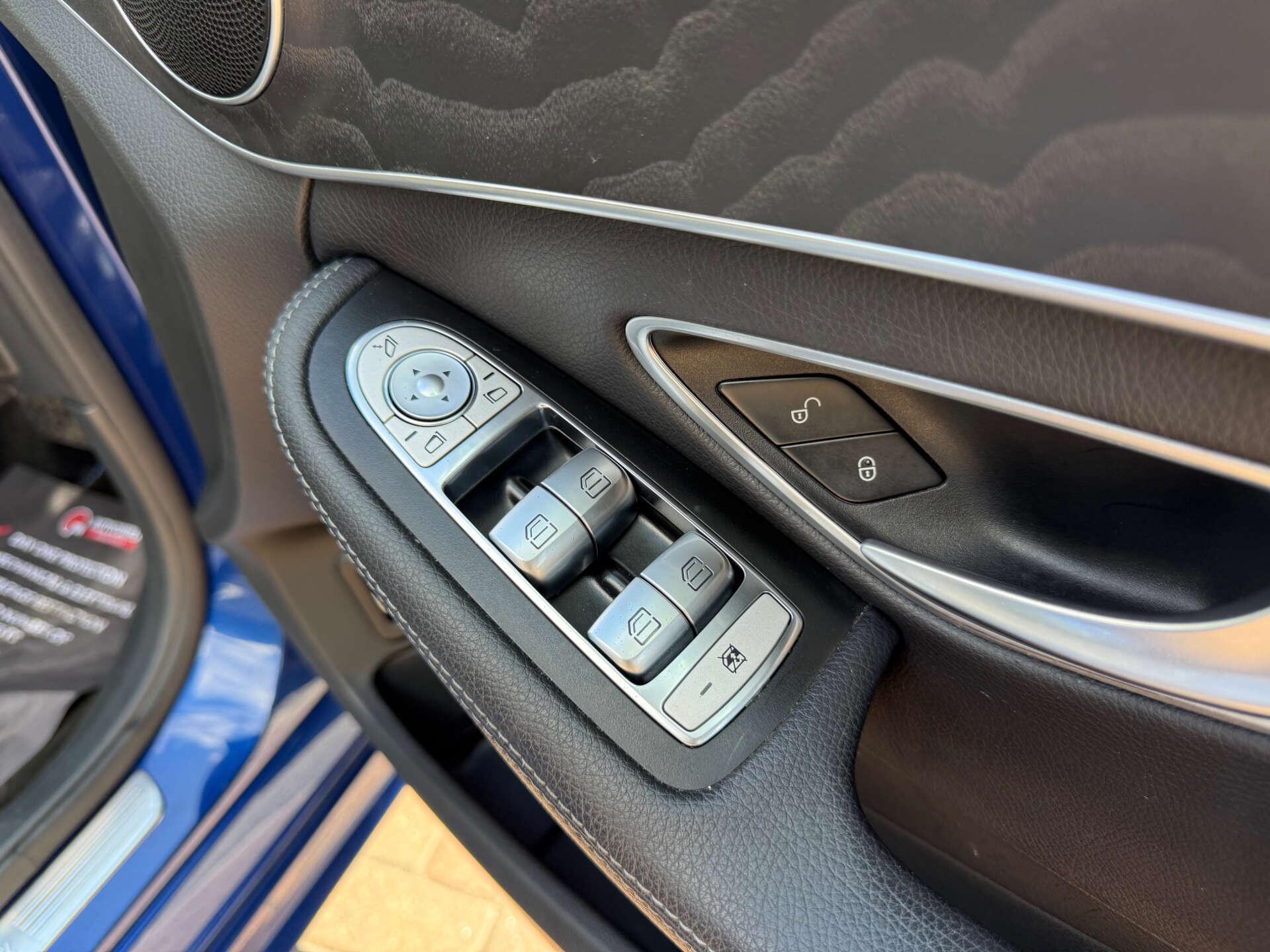 Mercedes-Benz C-Class view 29