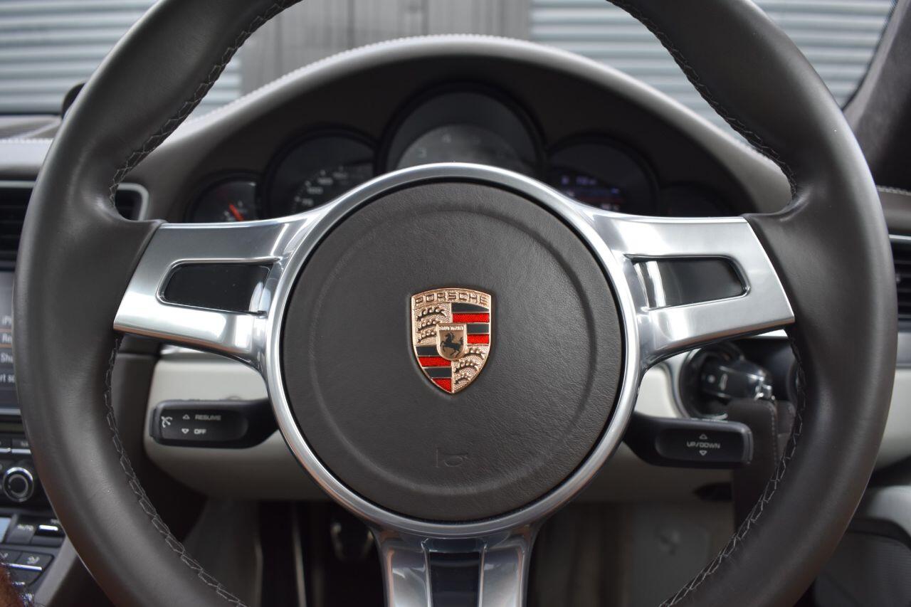 Porsche 911 view 26