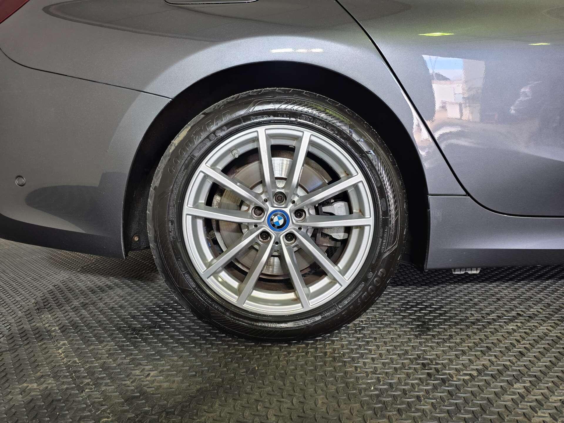 BMW 3 Series view 81