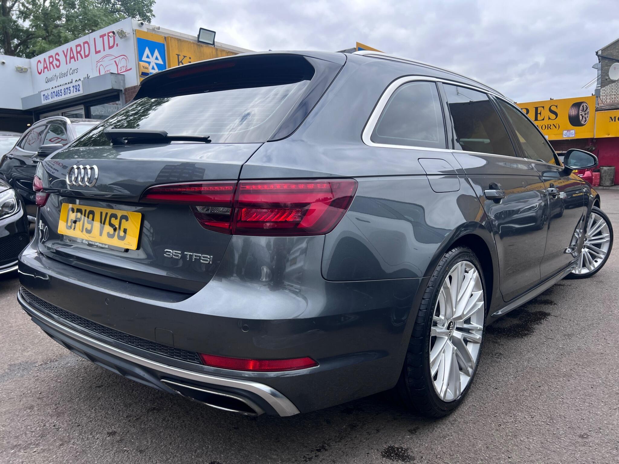 Audi A4 Avant view 15