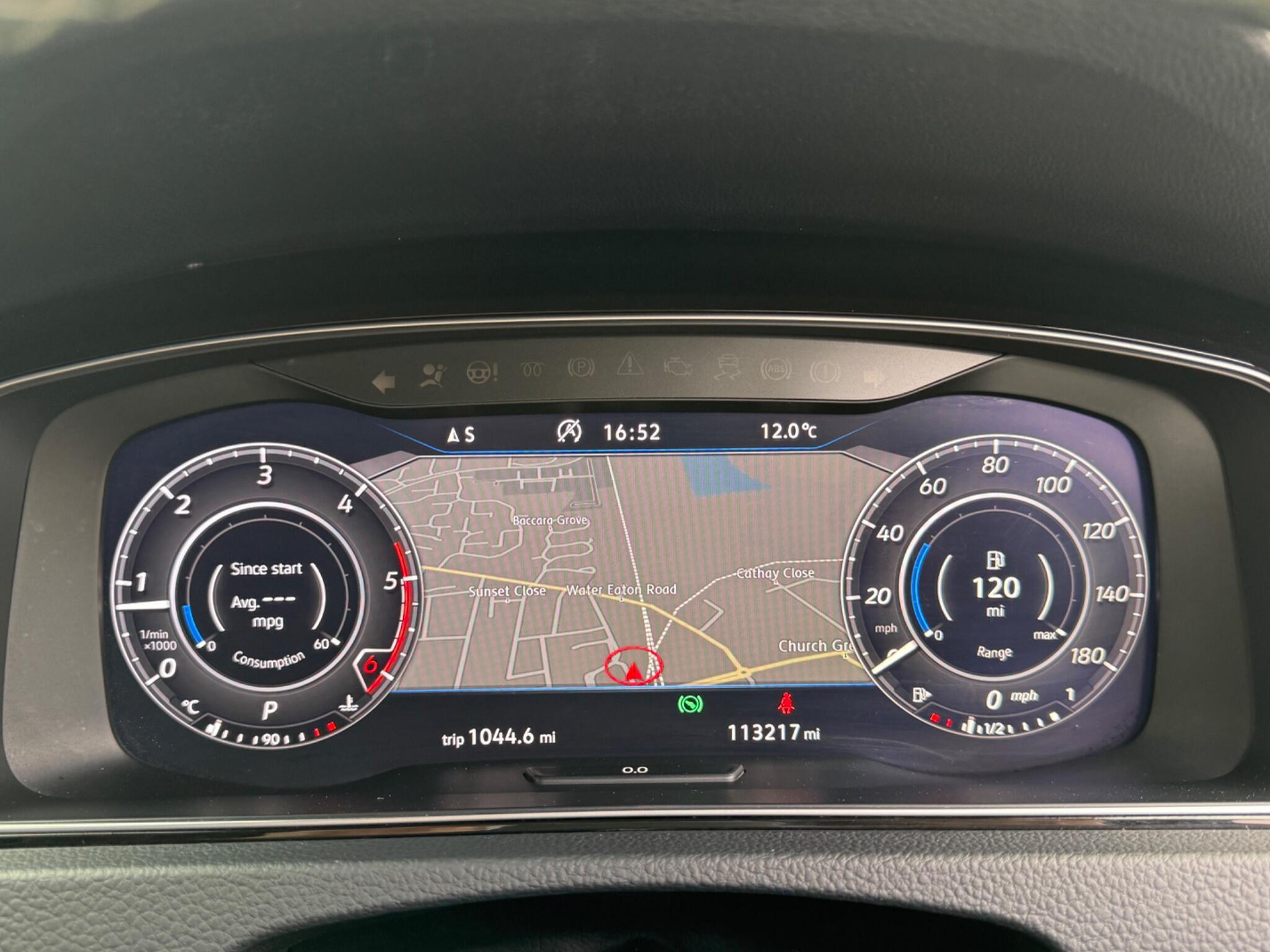 Volkswagen Golf - Image 27
