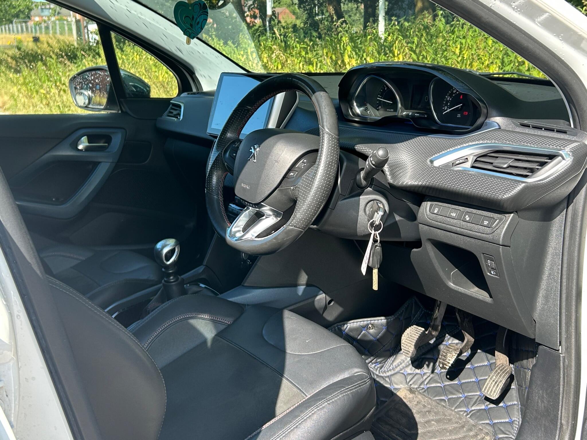 Peugeot 2008 view 16