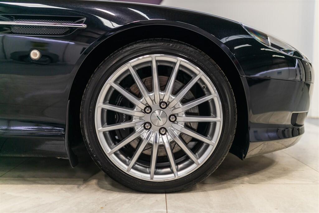 Aston Martin DB9 view 7